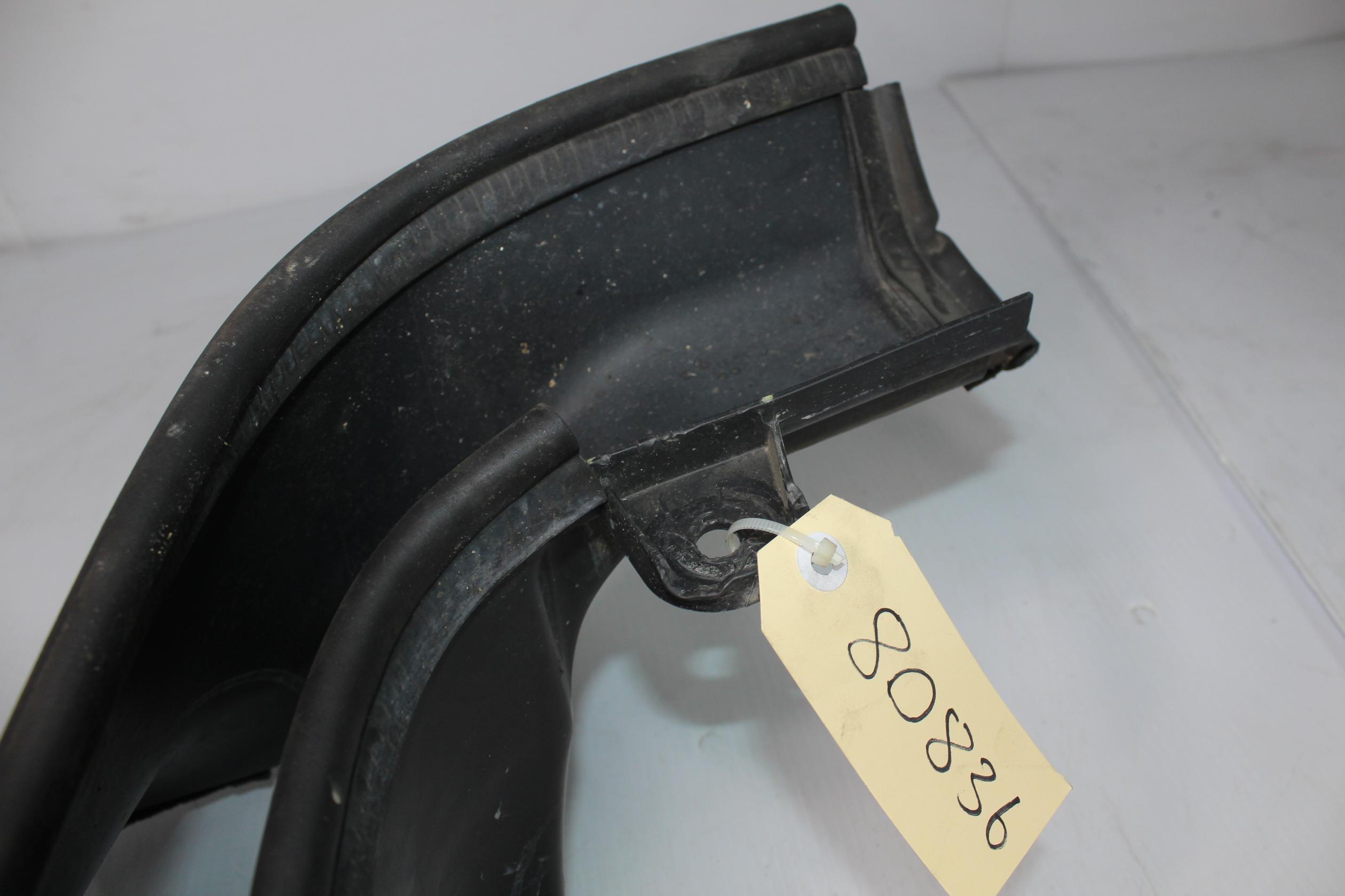 Land Rover L462 Discovery 5 Right RH Air Guide Deflector LR081641, LR126065 - Image 2