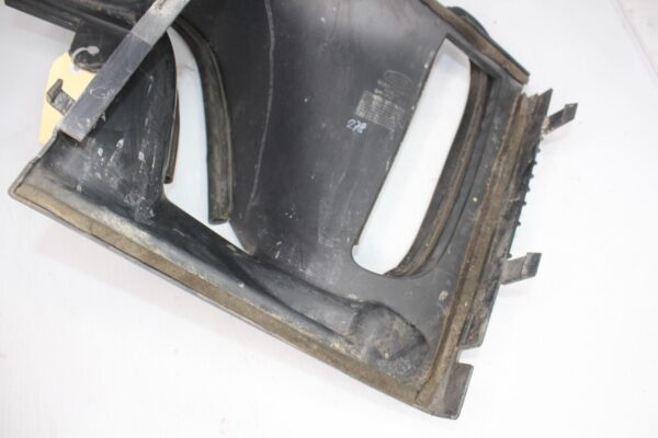 Land Rover L462 Discovery 5 Right RH Air Guide Deflector LR081641, LR126065