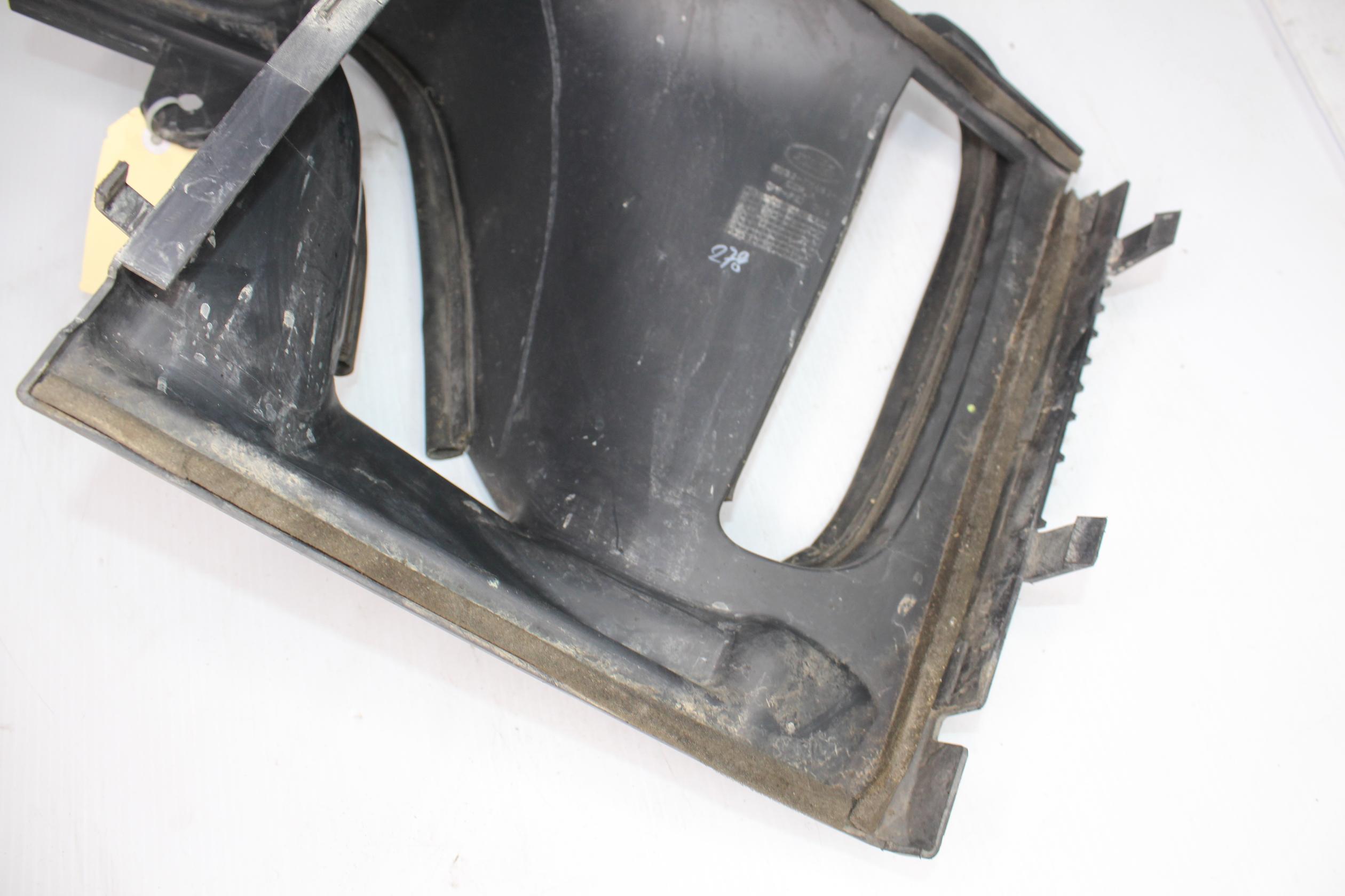 Land Rover L462 Discovery 5 Right RH Air Guide Deflector LR081641, LR126065 - Image 11