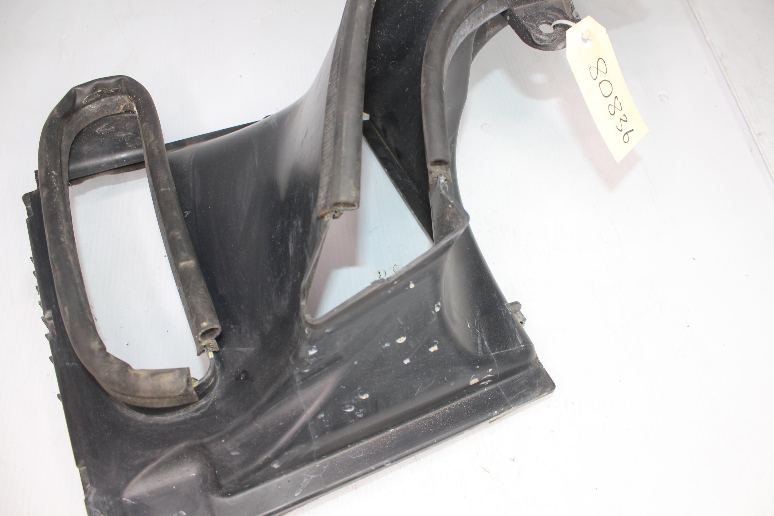 Land Rover L462 Discovery 5 Right RH Air Guide Deflector LR081641, LR126065 - Image 3