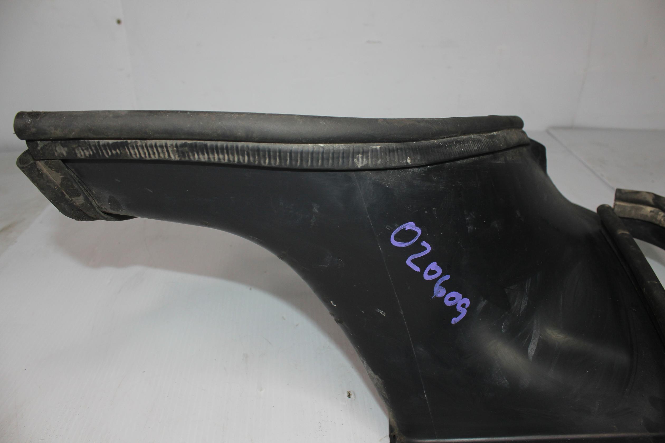 Land Rover L462 Discovery 5 Right RH Air Guide Deflector LR081641, LR126065 - Image 6