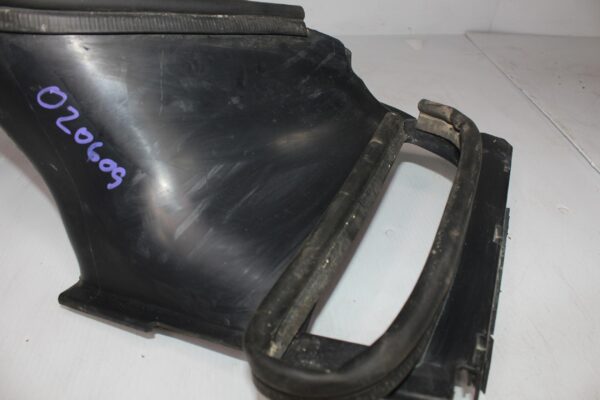 Land Rover L462 Discovery 5 Right RH Air Guide Deflector LR081641, LR126065