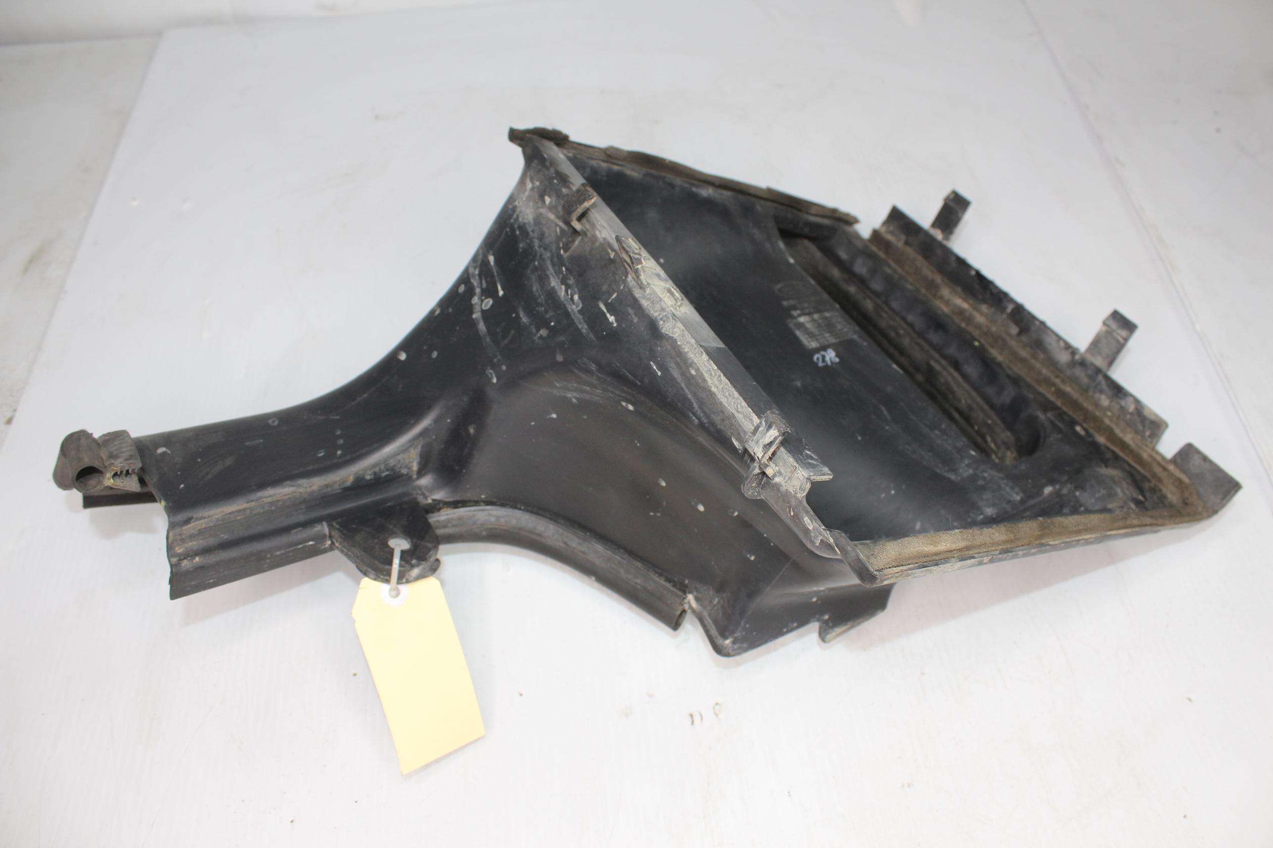 Land Rover L462 Discovery 5 Right RH Air Guide Deflector LR081641, LR126065 - Image 8