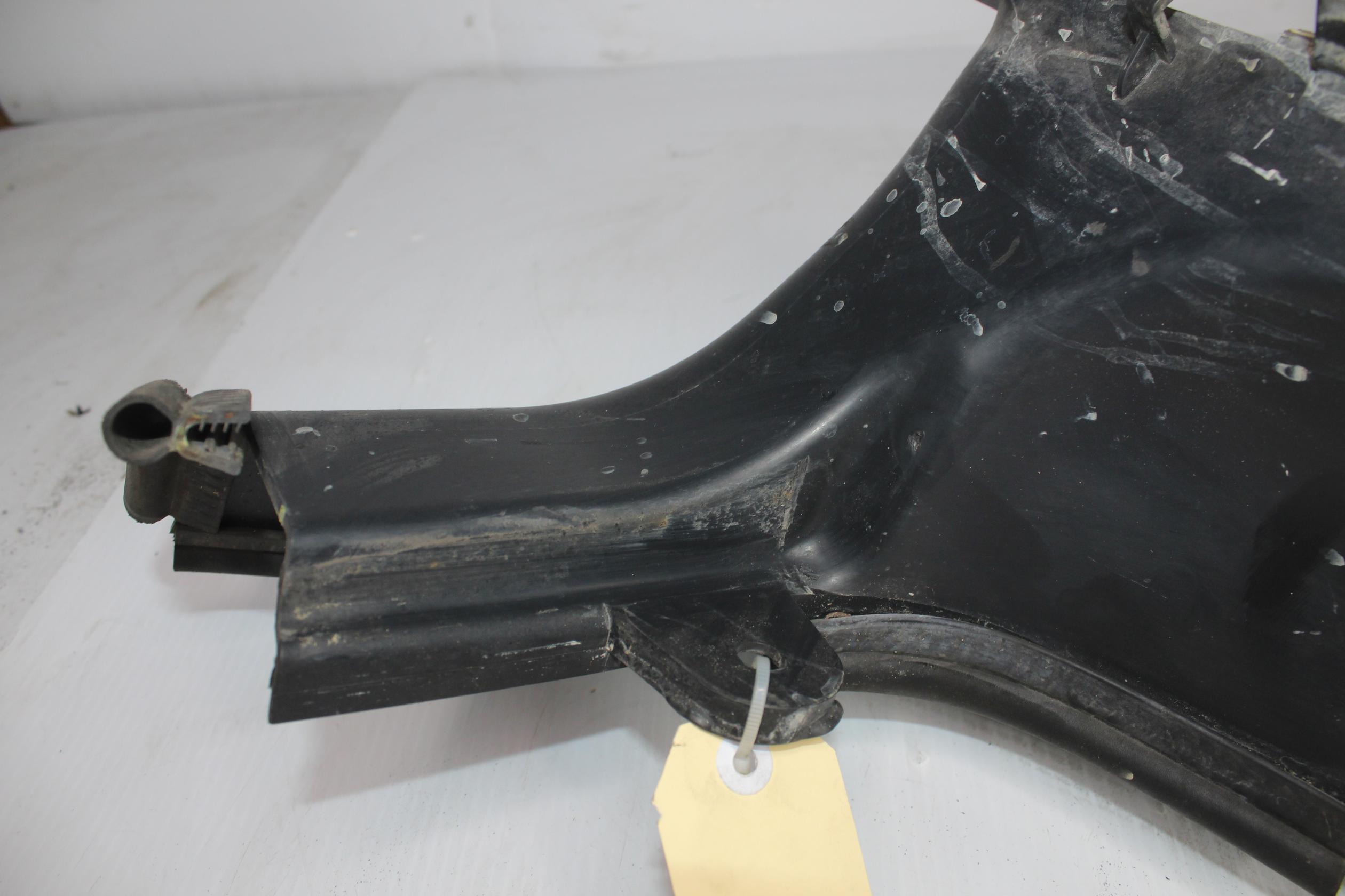 Land Rover L462 Discovery 5 Right RH Air Guide Deflector LR081641, LR126065 - Image 9