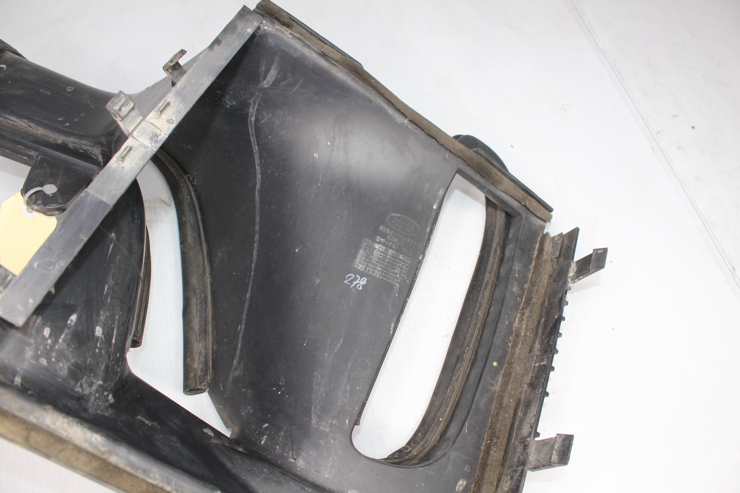 Land Rover L462 Discovery 5 Right RH Air Guide Deflector LR081641, LR126065 - Image 10