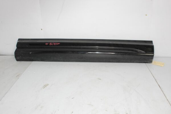 Range Rover Sport SVR L494 Front Right Door Mould Trim LR062228