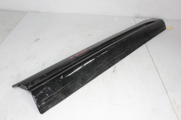 Range Rover Sport SVR L494 Front Right Door Mould Trim LR062228