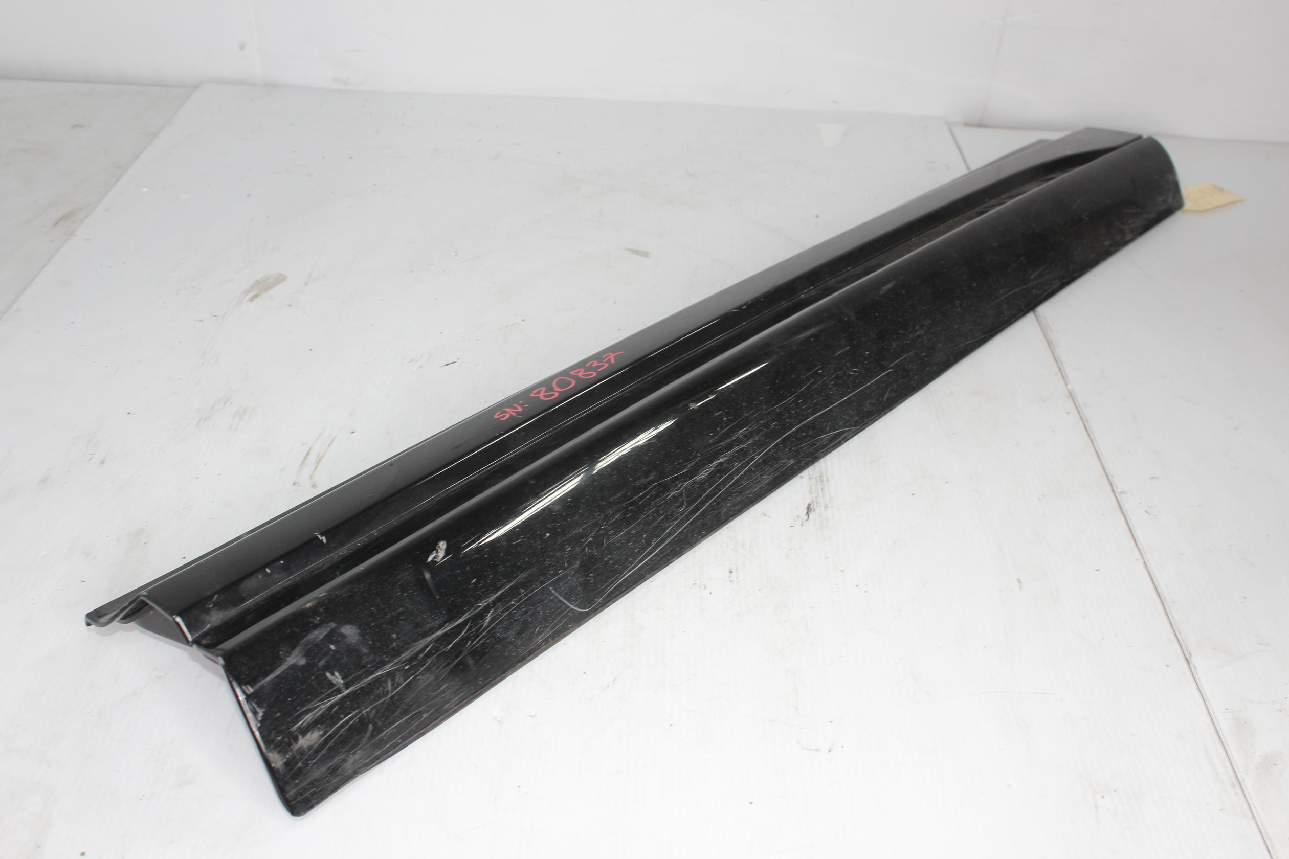 Range Rover Sport SVR L494 Front Right Door Mould Trim LR062228 - Image 2