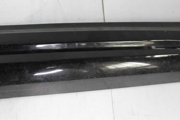 Range Rover Sport SVR L494 Front Right Door Mould Trim LR062228