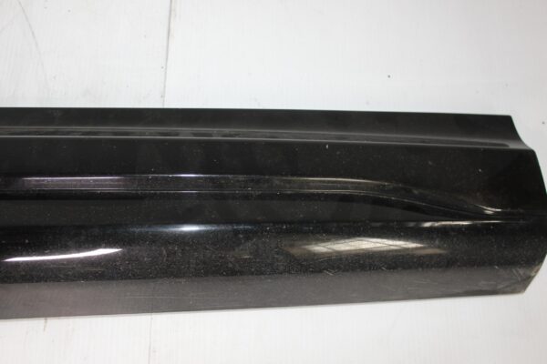 Range Rover Sport SVR L494 Front Right Door Mould Trim LR062228