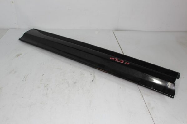 Range Rover Sport SVR L494 Front Right Door Mould Trim LR062228