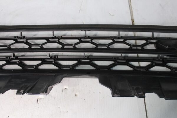 Land Rover L550 Discovery Sport Front Grille LR066143, LR097951