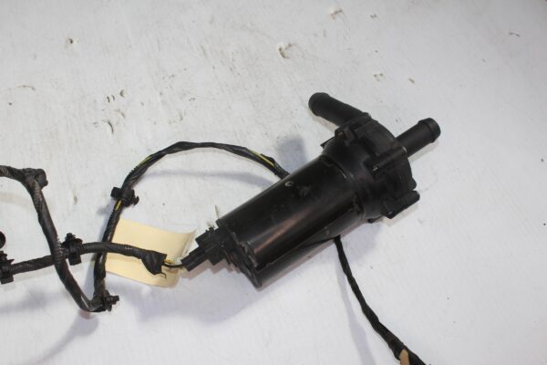 Range Rover Sport L494 V8SC Aux Auxiliary Coolant Pump PEB500010, CPLA8K232AD