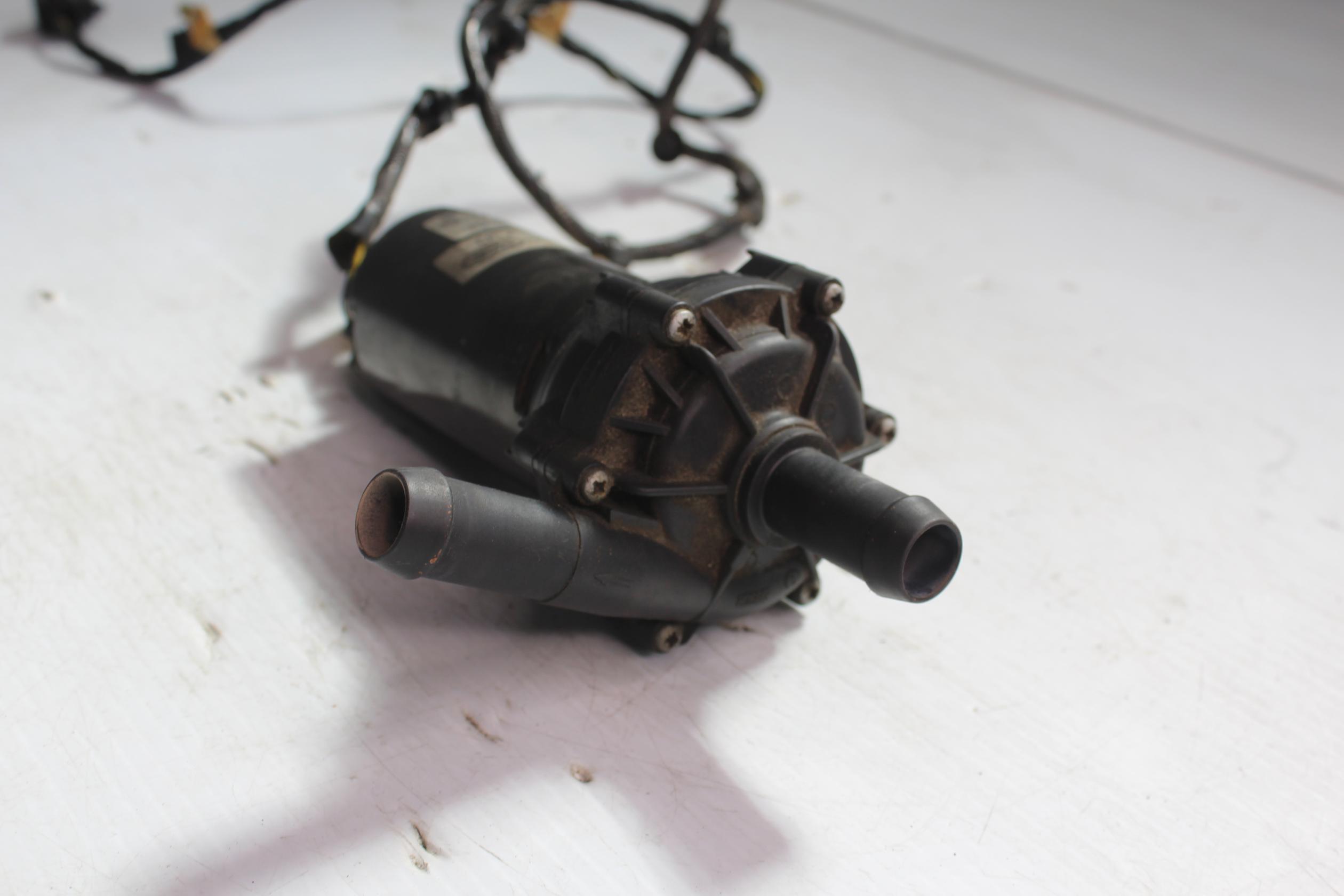 Range Rover Sport L494 V8SC Aux Auxiliary Coolant Pump PEB500010, CPLA8K232AD - Image 9