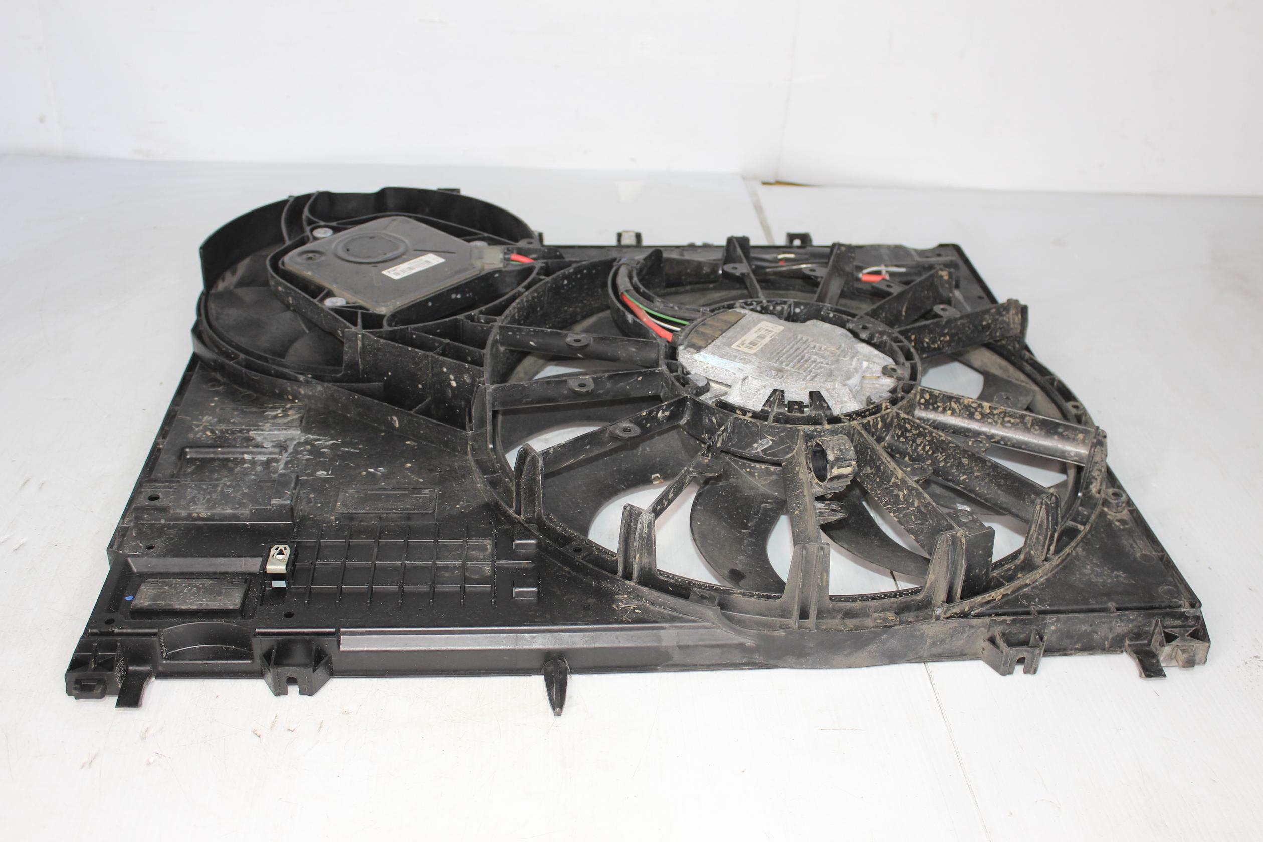 Range Rover Sport L494 3.0L Radiator Fan Assembly LR084439 - Image 2