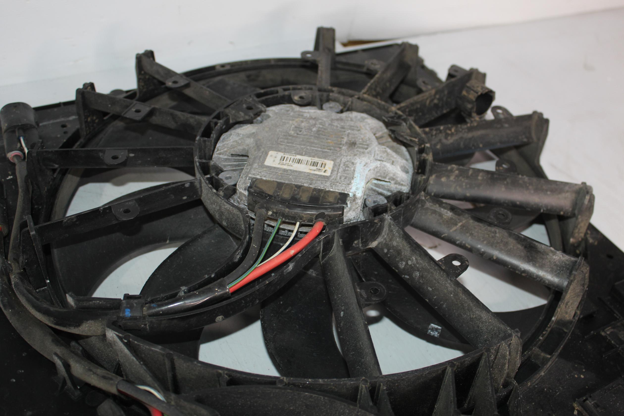 Range Rover Sport L494 3.0L Radiator Fan Assembly LR084439 - Image 11