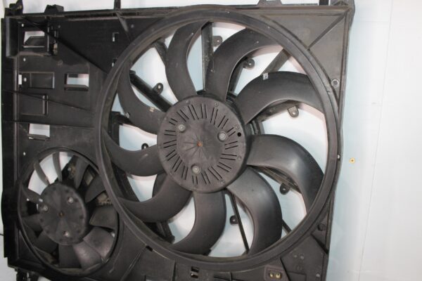 Range Rover Sport L494 3.0L Radiator Fan Assembly LR084439