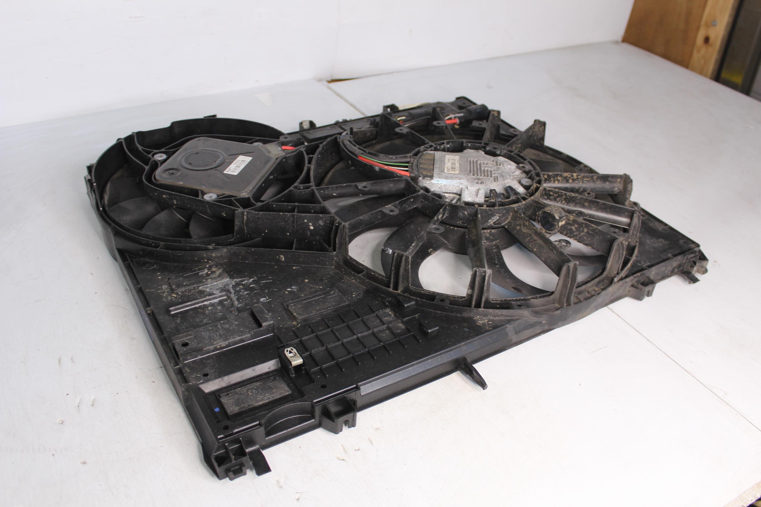 Range Rover Sport L494 3.0L Radiator Fan Assembly LR084439 - Image 3