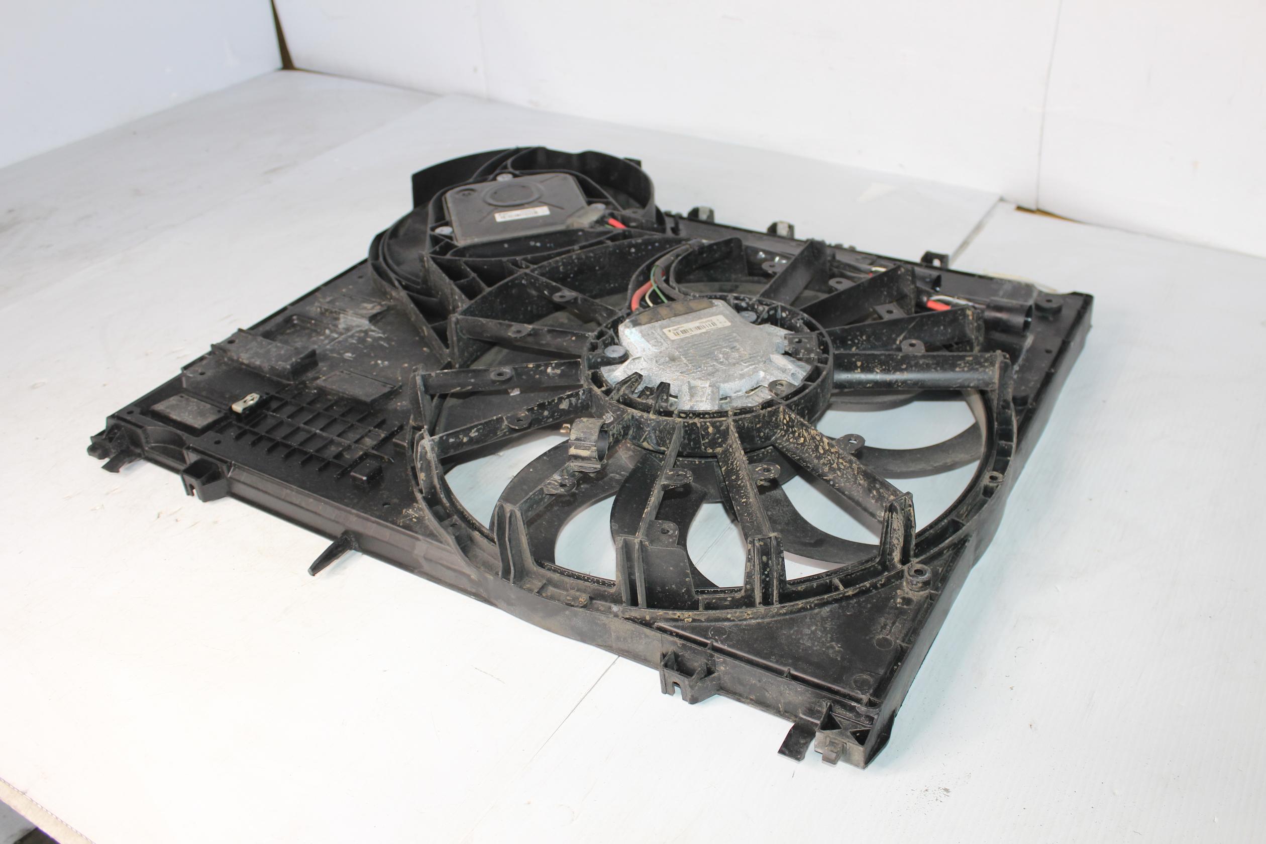 Range Rover Sport L494 3.0L Radiator Fan Assembly LR084439 - Image 4