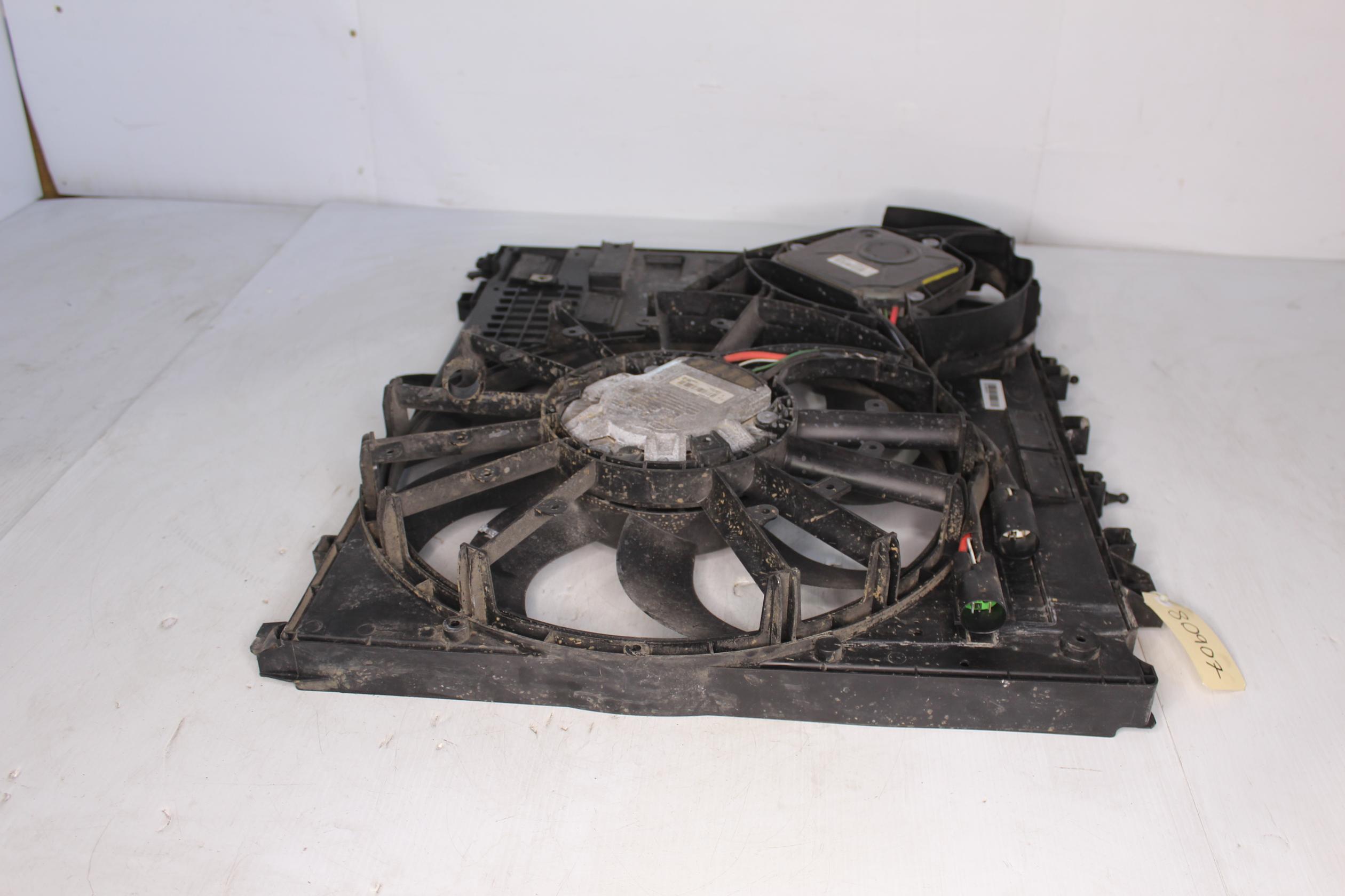 Range Rover Sport L494 3.0L Radiator Fan Assembly LR084439 - Image 5