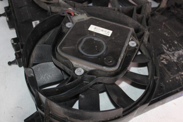 Range Rover Sport L494 3.0L Radiator Fan Assembly LR084439