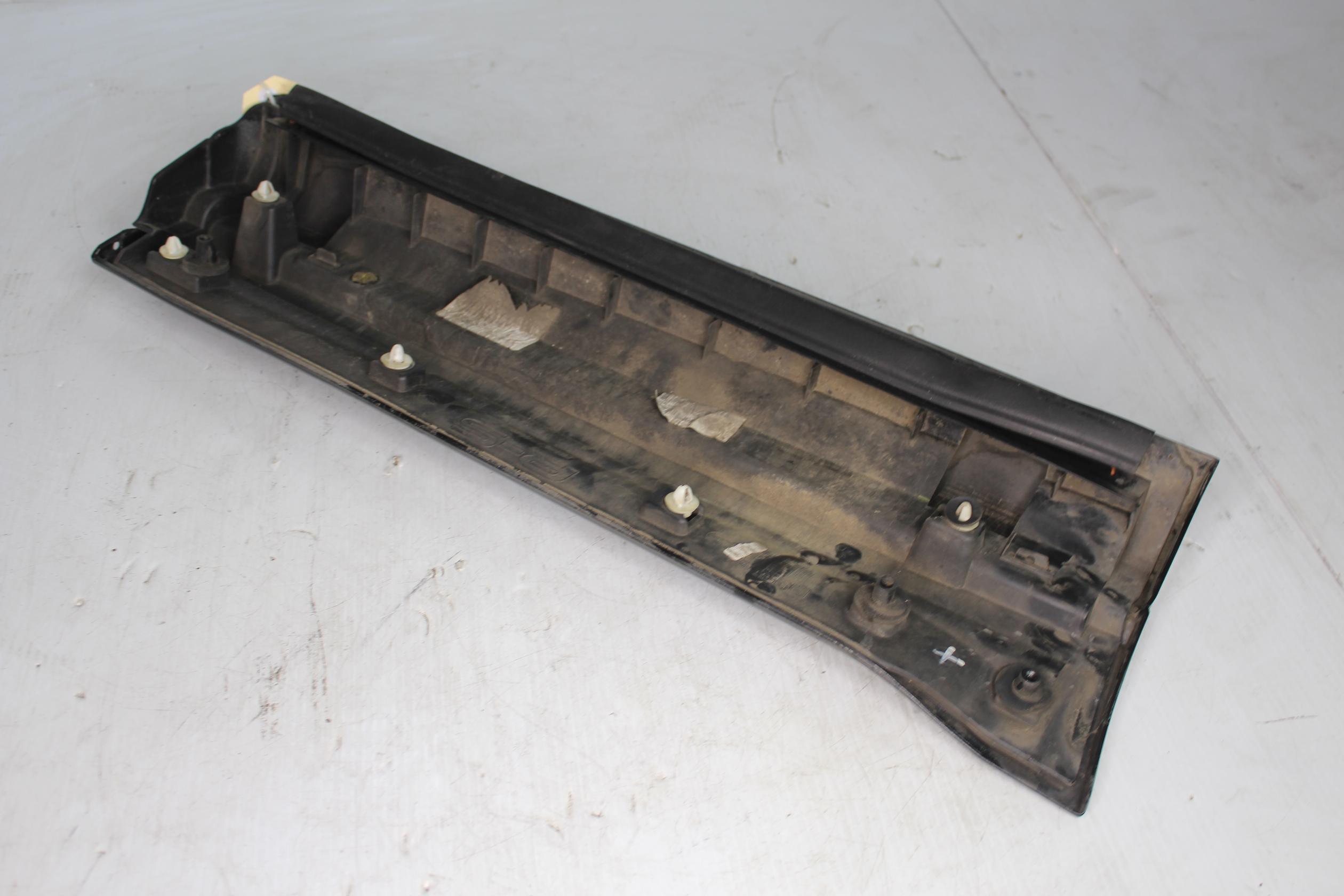 Range Rover Sport SVR L494 Left Rear Door Lower Mould Trim LR062232, FK6M274A49A - Image 9